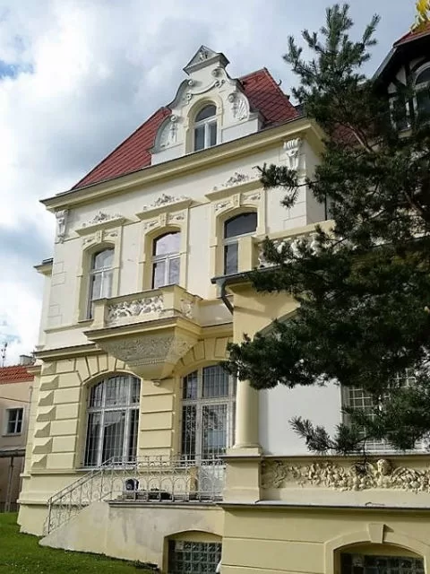 Státní zastupitelství špaletová okna